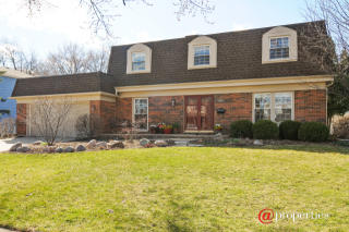 1007 Cambridge Dr, Green Oaks, IL 60048-3706