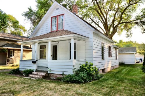 809 Broadway Ave, Sauk Rapids, MN 56379-1135