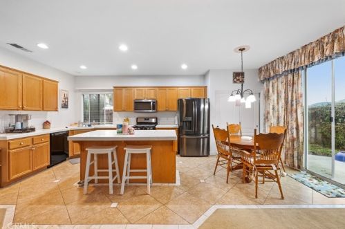 945 Tucson Ct, San Jacinto, CA 92583-2360