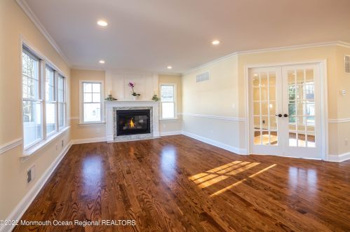 57 Louis Cir, Tinton Falls NJ  07701-6220 exterior