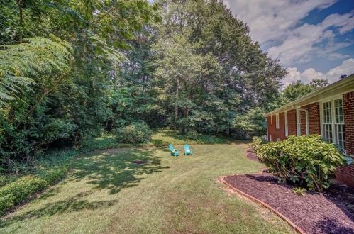220 Beachland Dr, Atlanta GA  30342-2026 exterior