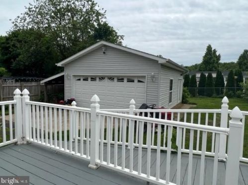 194 Evergreen Dr, Charles Town WV 25414-5872 exterior