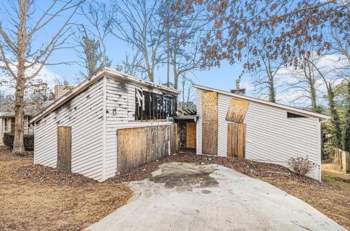 5467 Martins Crossing Rd, Stone Mountain, GA 30088-1745