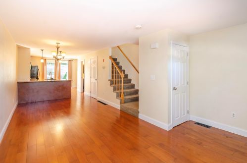 225 Fox Holw Dr, Hudson NH  03051-4885 exterior