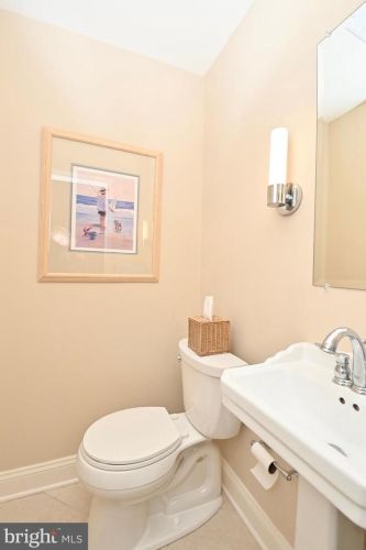 7724 Carrleigh Pkwy, Springfield VA  22152-1307 exterior