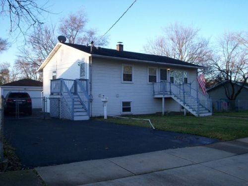3 Grow Ln, Streamwood, IL 60107-1403
