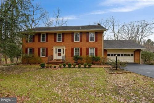 6107 Woodland Ter, Mc Lean, VA 22101-4225