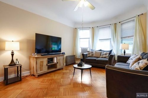 434 3rd Ave, Newark, NJ 07107-1740