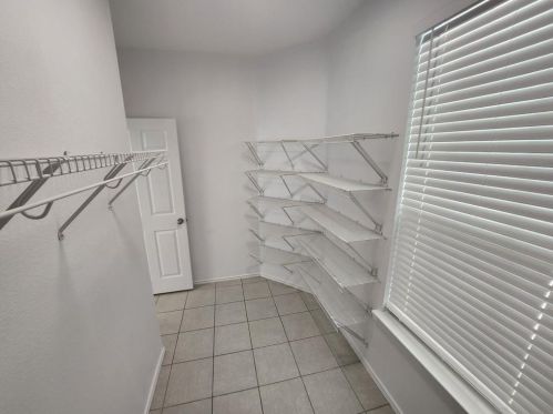 138 Hogan, Uhland TX 78640-5400 exterior