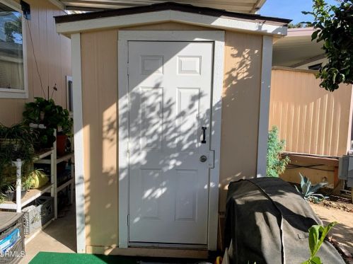 3690 Avocado Ln, Oxnard, CA 93033-6814