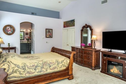 1911 Goodwin Dr, Vista CA  92084-2590 exterior