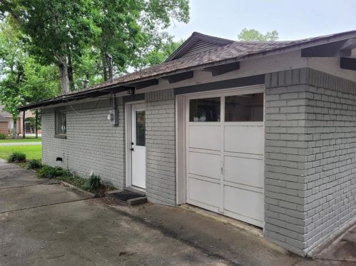 24 Greentree Ln, Conroe TX  77304-1117 exterior