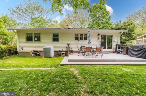 7219 Willow Oak Pl, Springfield VA  22153-1543 exterior