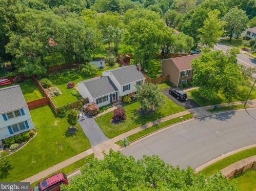 1102 Hertford St, Herndon, VA 20170-3119