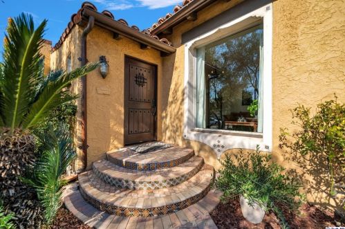 725 Omar St, Glendale, CA 91202-2123