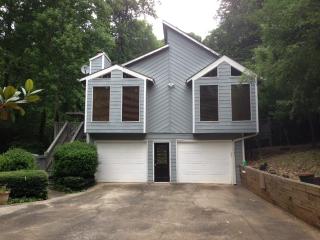 729 Starcrest Ln, Marietta, GA 30066-1058