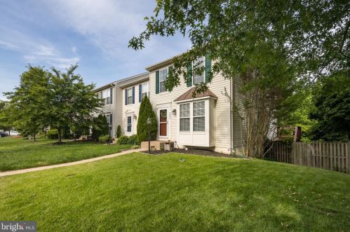 9063 Falcon Glen Ct, Bristow, VA 20136-5737