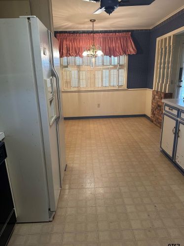 207 Lovers Ln, Log Cabin, TX 75148-9704