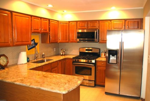 11 Elm Ter, Flemington, NJ 08822-3169