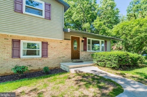 670 Hillcrest Dr, Carlisle, PA 17015-4334