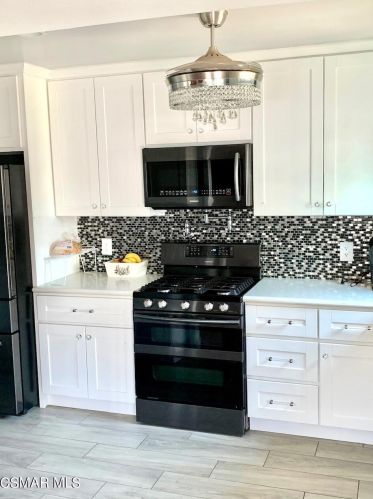 8516 Lyndora St, Downey, CA 90242-3813