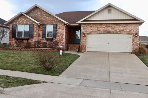 571 Cherrywood Ave, Republic, MO 65738-1381