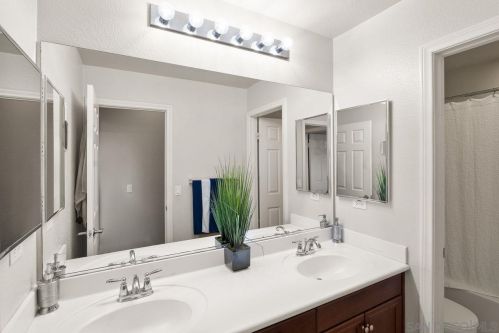 1470 Caminito Sicilia, Chula Vista CA  91915-4142 exterior