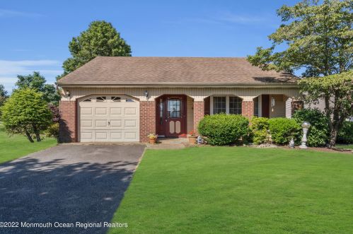 38 Marlow Ave, Lakehurst, NJ 08759-6729