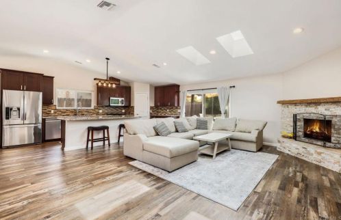 1730 Calle Jules, Vista CA  92084-3242 exterior