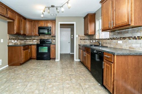 5840 Parkview Hills Ln, Fort Worth TX  76179-3797 exterior