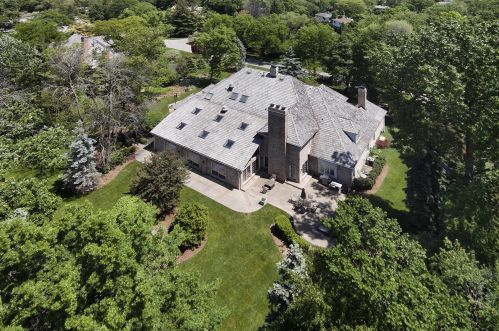 4 Bristol Rd, Northfield, IL 60093-3200