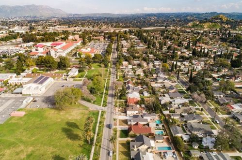 3980 Ramona Dr, Riverside CA  92506-1156 exterior