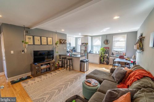 971 Lawrence St, Philadelphia, PA 19123-1439