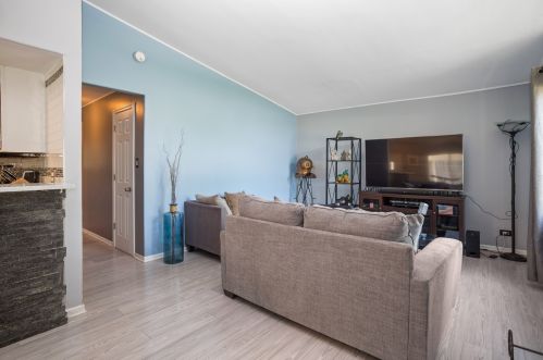 2906 Owl Dr, Rolling Meadows, IL 60008-2405