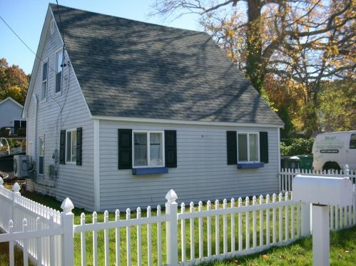 32 Guild Ave, Warwick, RI 02889-5512
