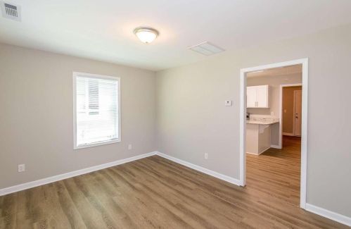 1864 Center Ave, Atlanta GA  30344-4656 exterior