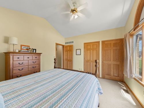 1315 Yorkshire Dr, Sycamore IL  60178-3236 exterior