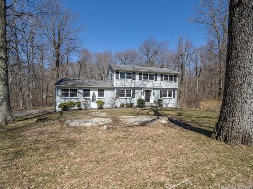 26 Snowberry Ln, Wilton CT  06897-1130 exterior