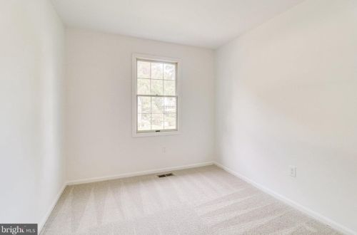 5901 Oakland Park Dr, Springfield VA  22015-2442 exterior