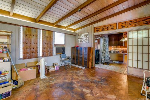 1331 Ainapua St, Honolulu, HI 96819-1666