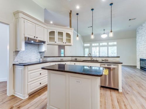 8309 Thornhaven Ct, North Richland Hills TX  76182-8625 exterior