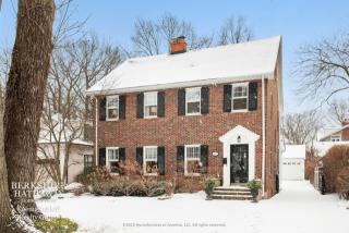 1422 Asbury Ave, Northfield, IL 60093-1408