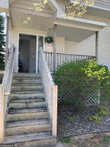 5732 4th St, Minneapolis, MN 55432-5595