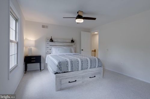 5707 Oak Leather Dr, Springfield VA  22015-2315 exterior