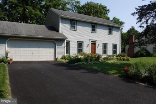 2978 Kings Ln, Lancaster, PA 17601-1617