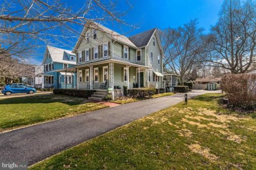 12 Charles St, Palmyra, NJ 08065-1811