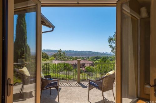 37 Blue Smt, Irvine CA  92603-0168 exterior