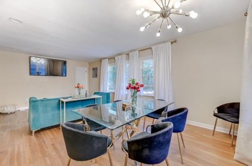 2566 Dewey Ave, Atlanta GA  30344-1048 exterior