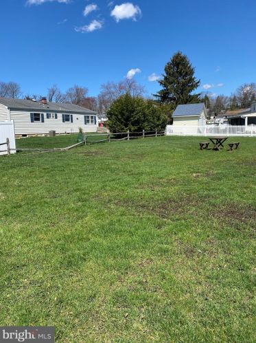 41 Bayberry Rd, Trenton, NJ 08618-1023