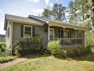 4 Partridge Ln, Weaverville, NC 28787-9377